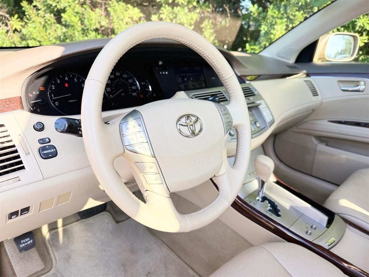 Toyota Avalon 4dr Sdn Limited (Natl) 2010