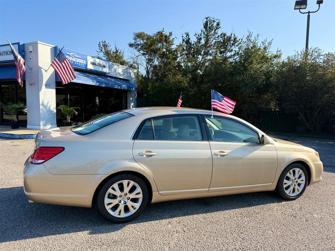 Toyota Avalon 4dr Sdn Limited (Natl) 2010