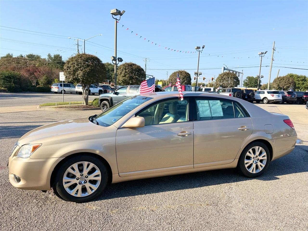 Toyota Avalon 4dr Sdn Limited (Natl) 2010