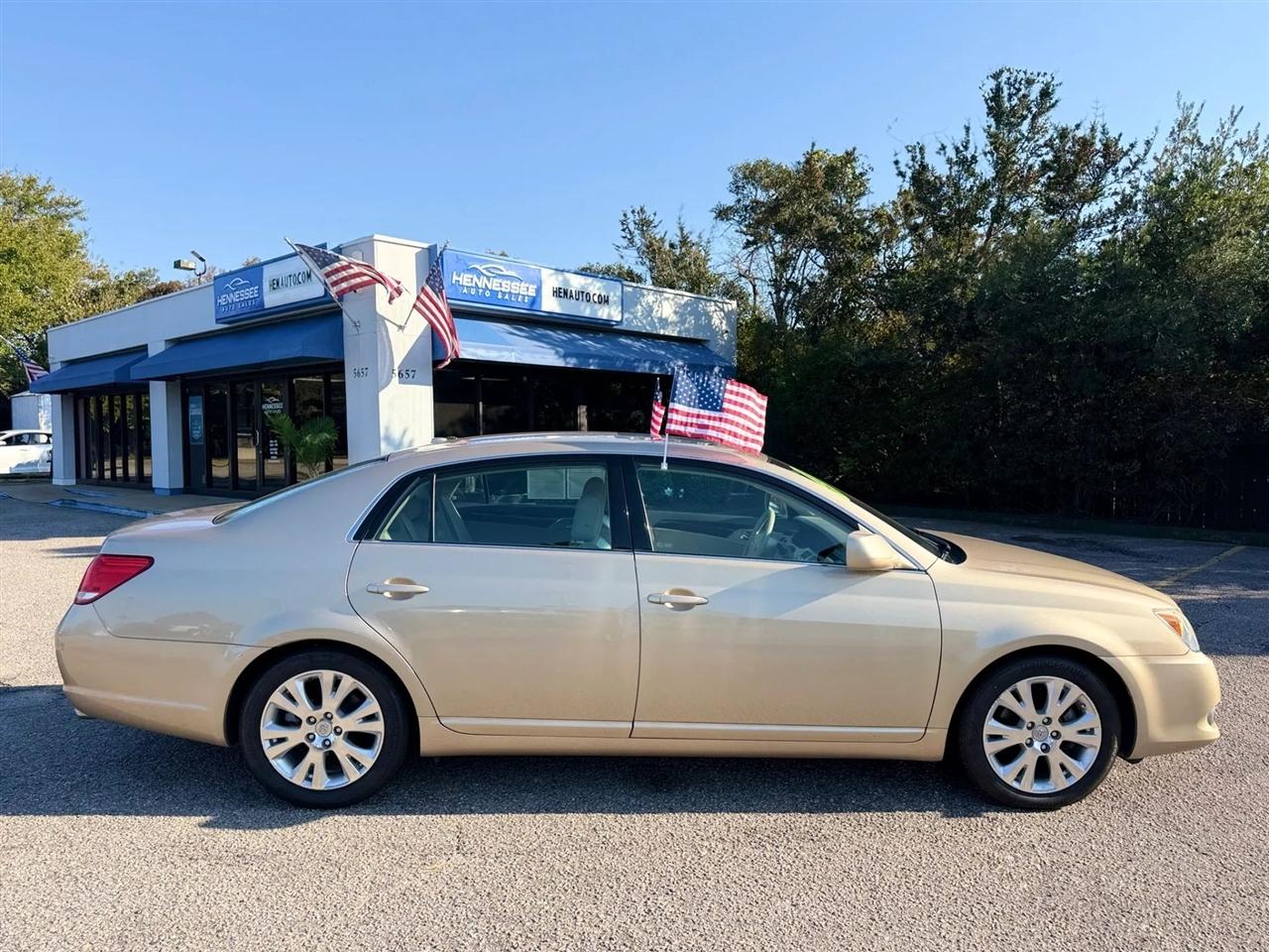 Toyota Avalon 4dr Sdn Limited (Natl) 2010