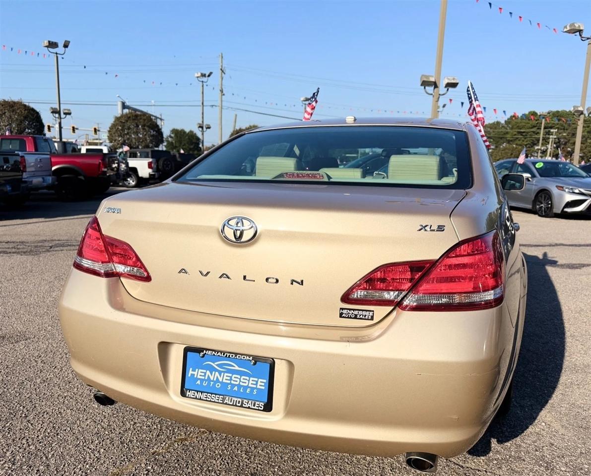Toyota Avalon 4dr Sdn Limited (Natl) 2010