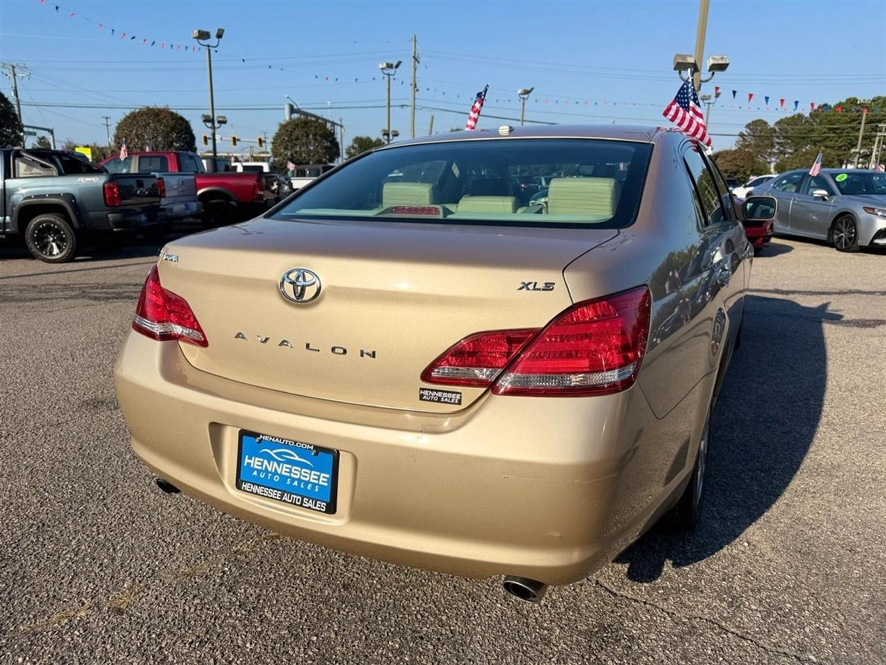 Toyota Avalon 4dr Sdn Limited (Natl) 2010