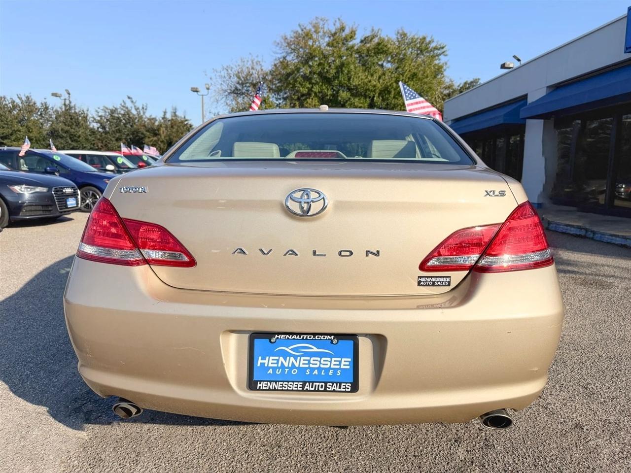 Toyota Avalon 4dr Sdn Limited (Natl) 2010