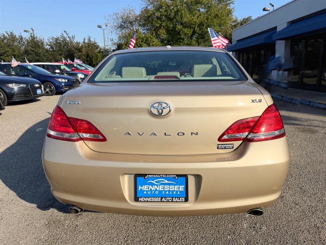 Toyota Avalon 4dr Sdn Limited (Natl) 2010