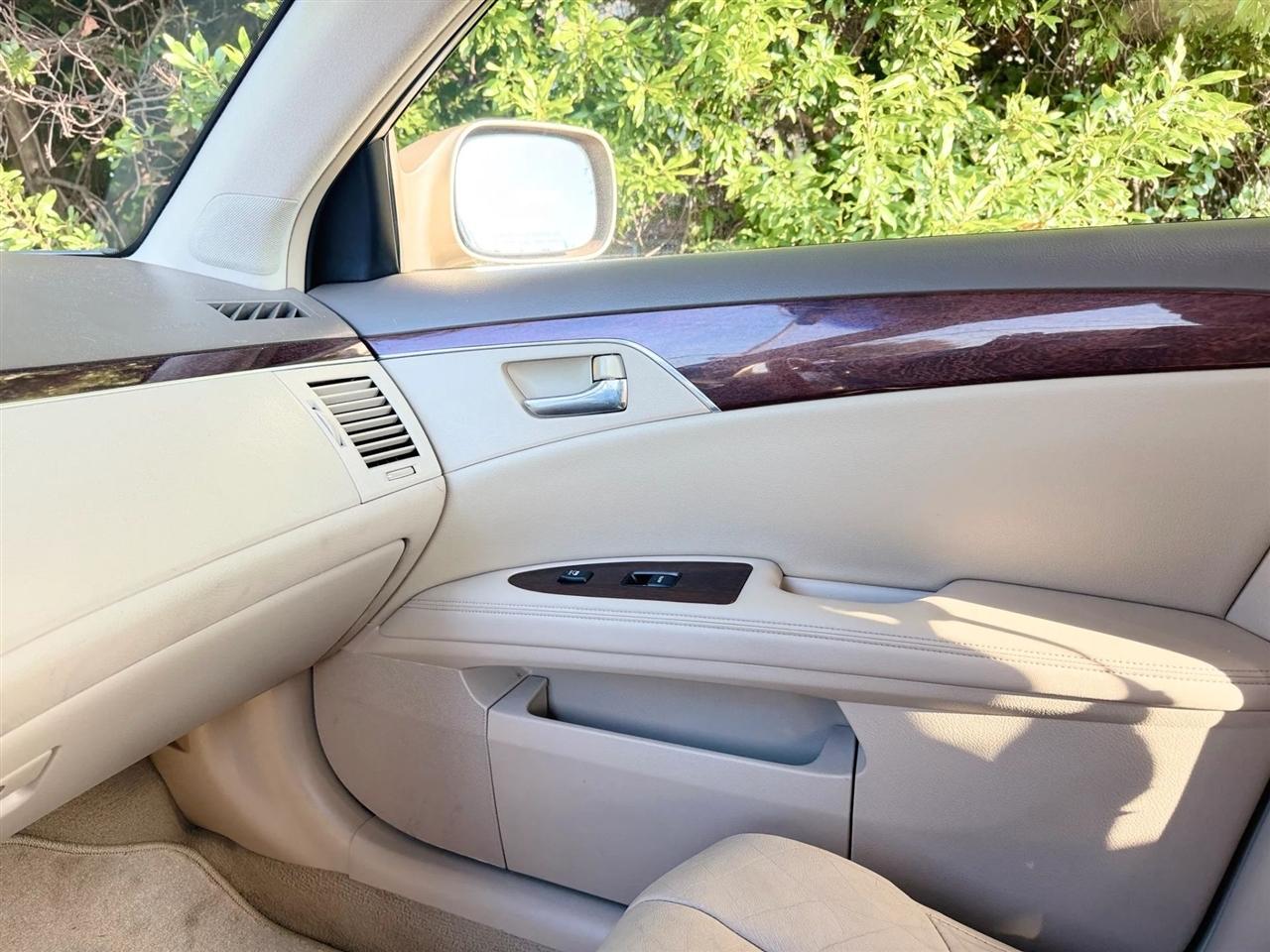 Toyota Avalon 4dr Sdn Limited (Natl) 2010