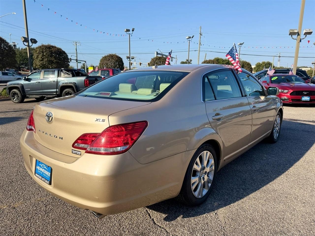 Toyota Avalon 4dr Sdn Limited (Natl) 2010