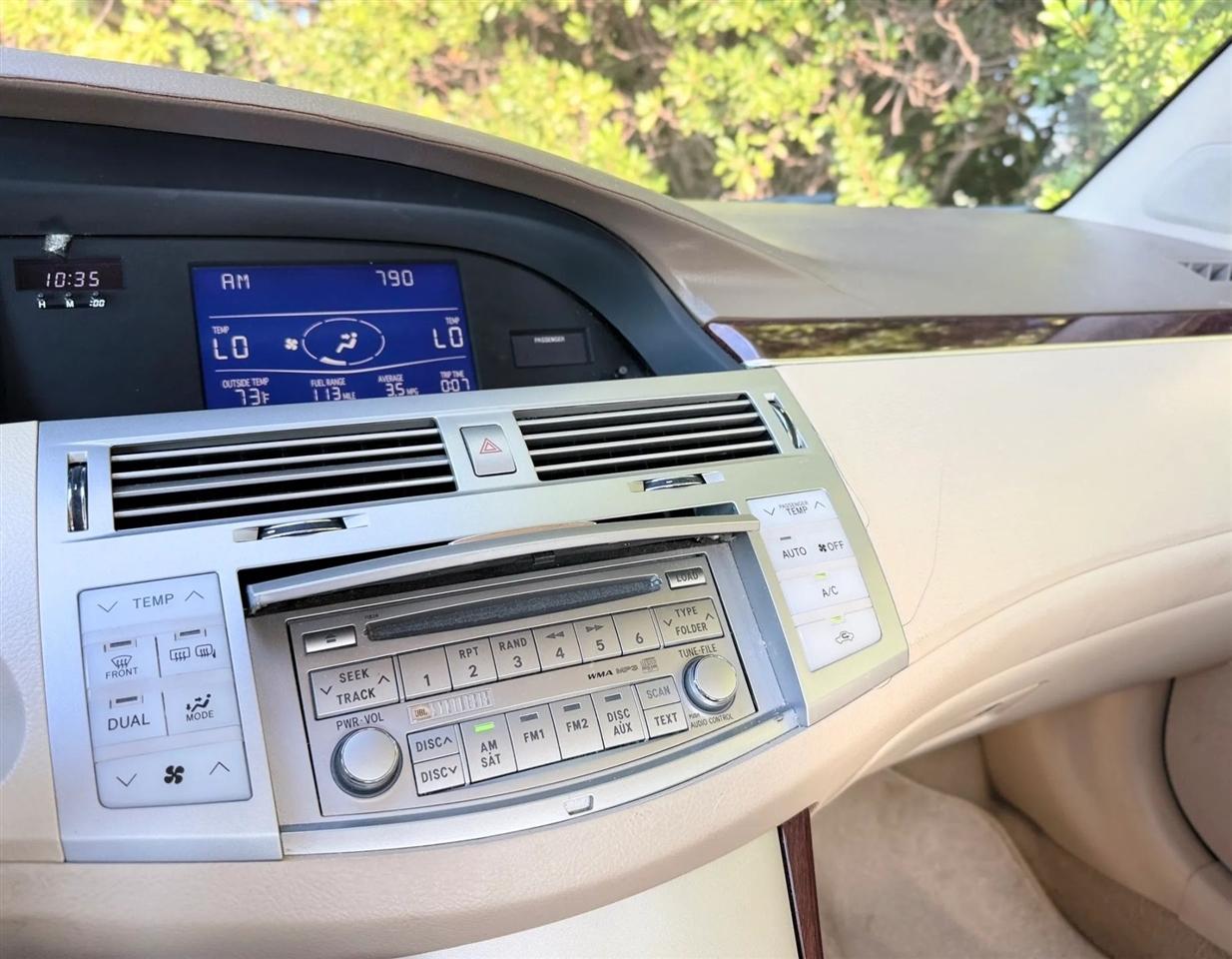 Toyota Avalon 4dr Sdn Limited (Natl) 2010