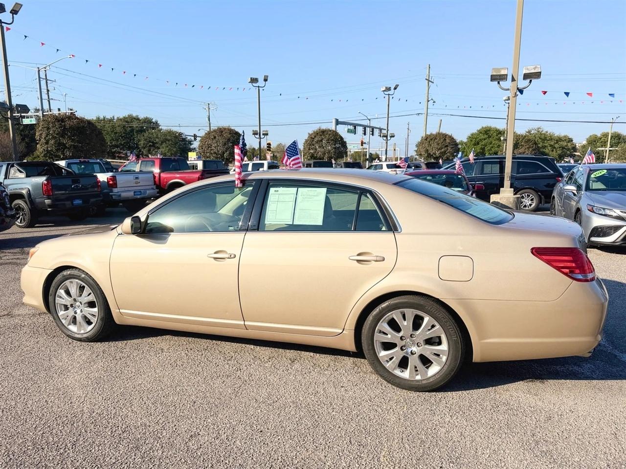 Toyota Avalon 4dr Sdn Limited (Natl) 2010