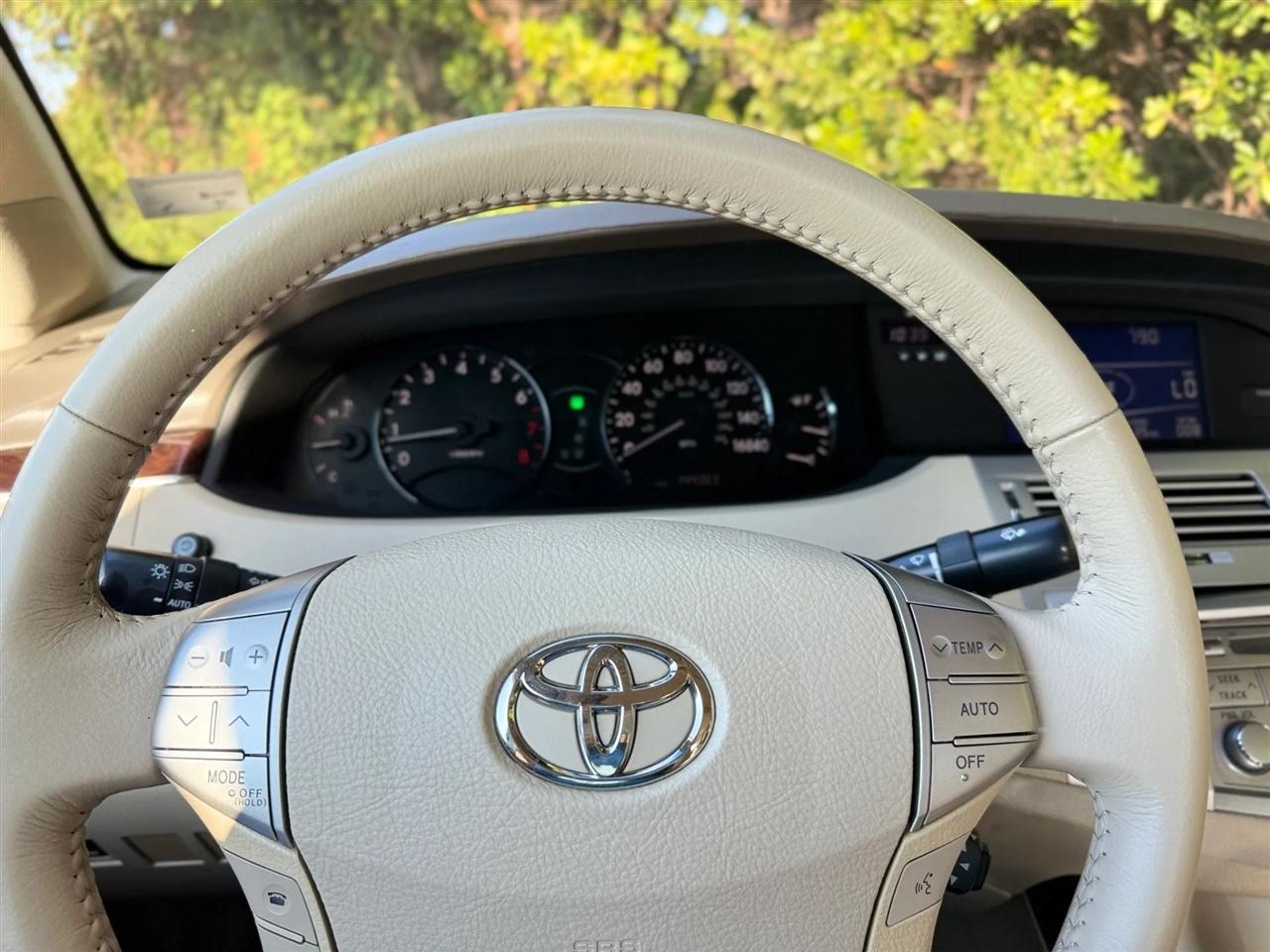 Toyota Avalon 4dr Sdn Limited (Natl) 2010