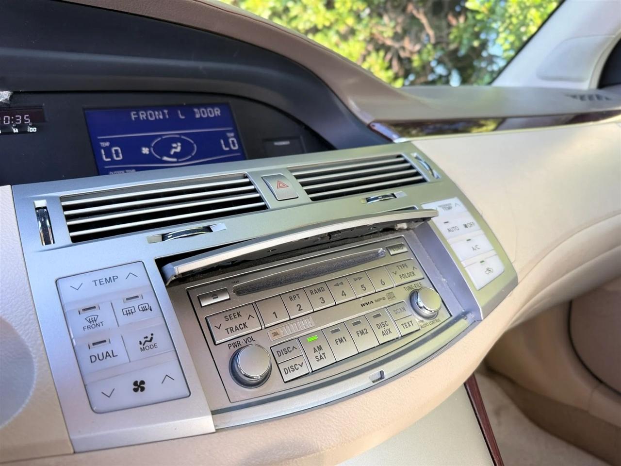 Toyota Avalon 4dr Sdn Limited (Natl) 2010