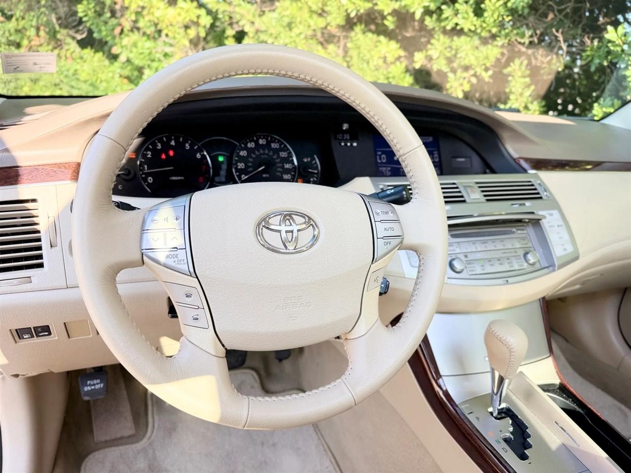 Toyota Avalon 4dr Sdn Limited (Natl) 2010