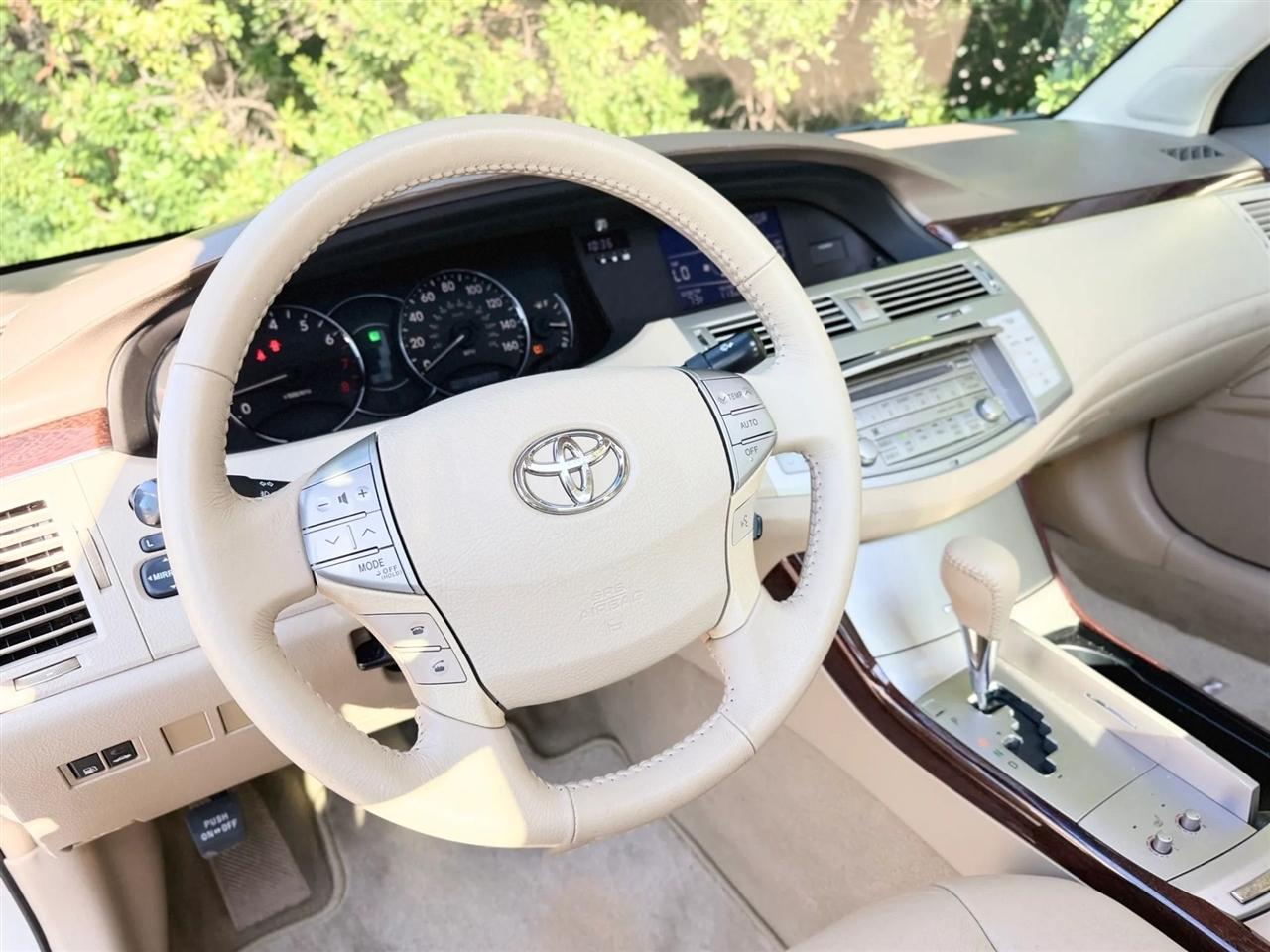 Toyota Avalon 4dr Sdn Limited (Natl) 2010