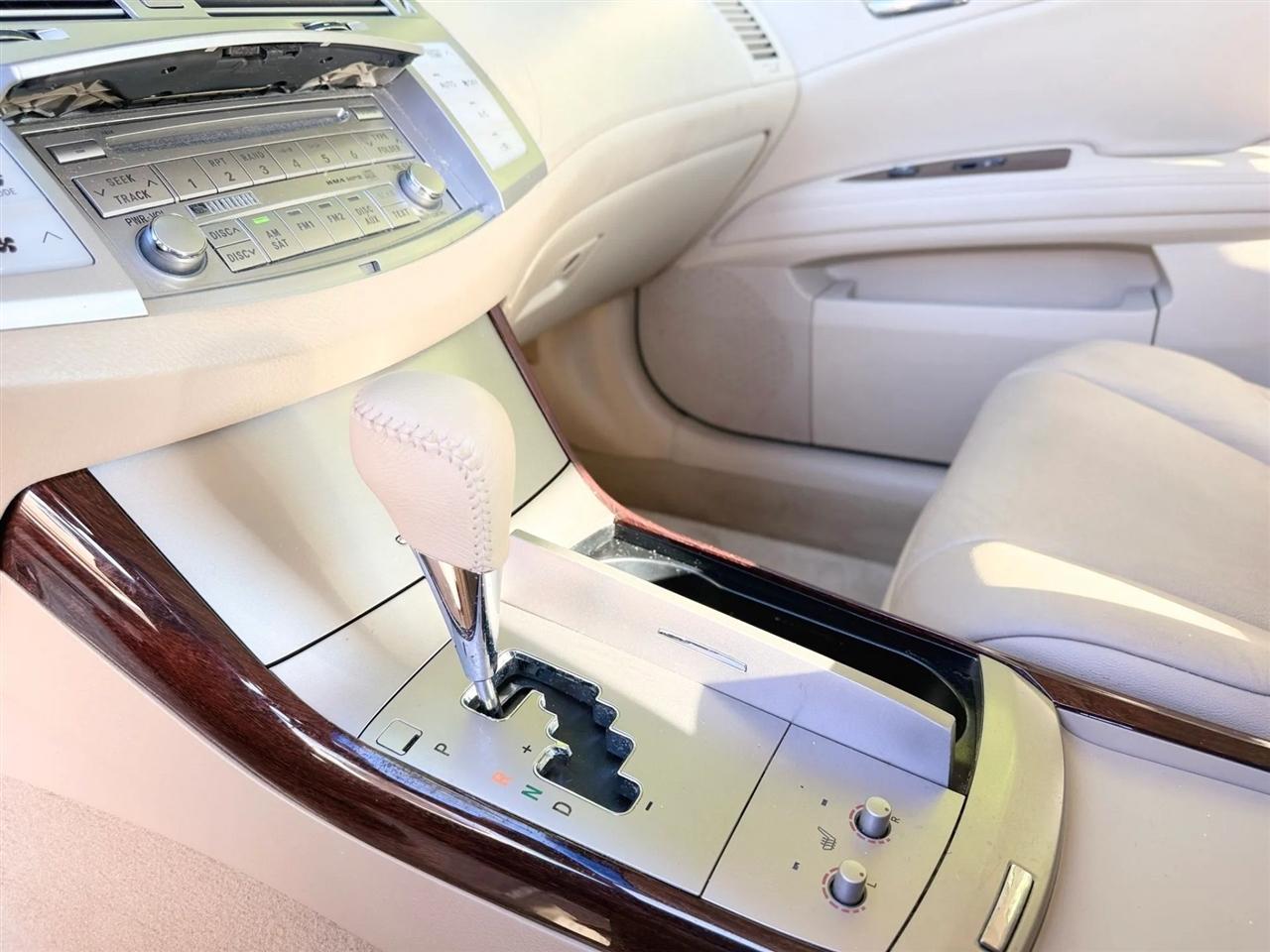 Toyota Avalon 4dr Sdn Limited (Natl) 2010