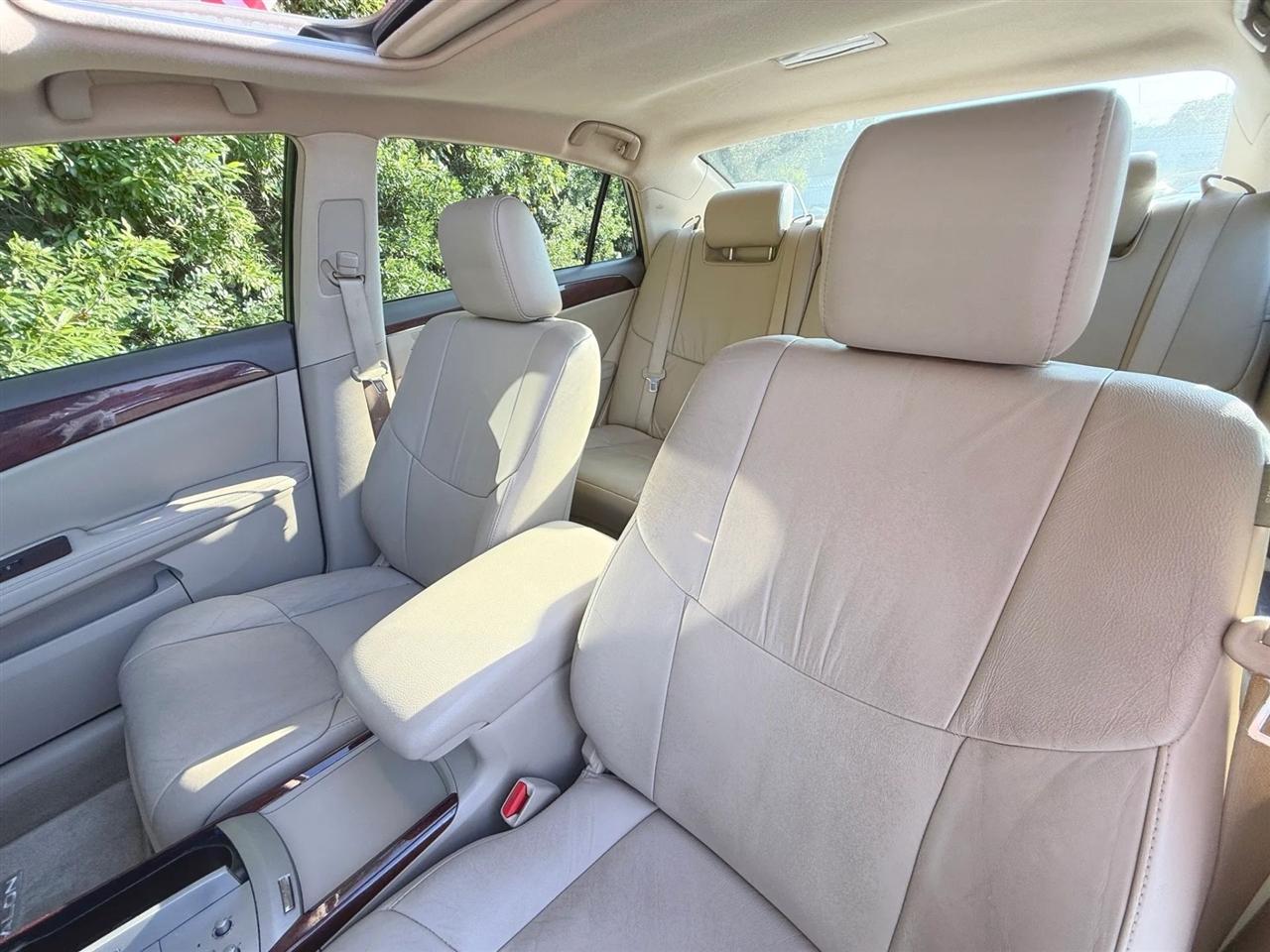 Toyota Avalon 4dr Sdn Limited (Natl) 2010