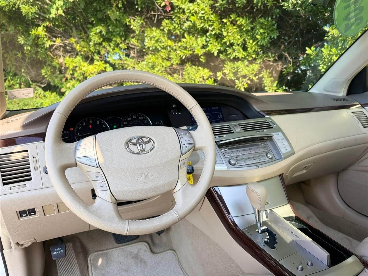 Toyota Avalon 4dr Sdn Limited (Natl) 2010