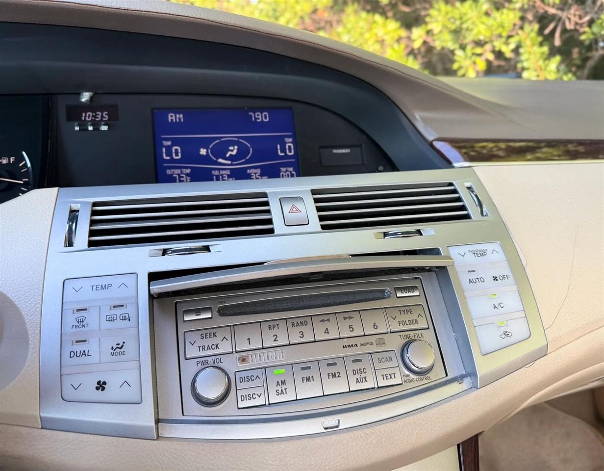 Toyota Avalon 4dr Sdn Limited (Natl) 2010