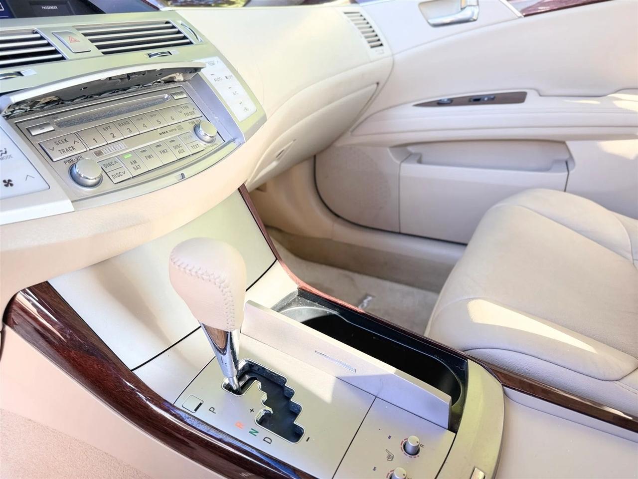 Toyota Avalon 4dr Sdn Limited (Natl) 2010