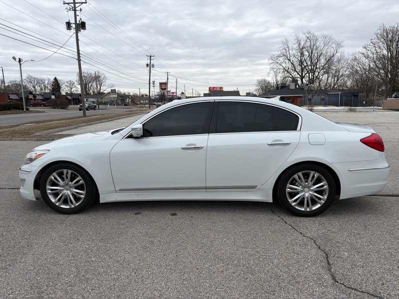 Hyundai Genesis 5.0L R-Spec 2012