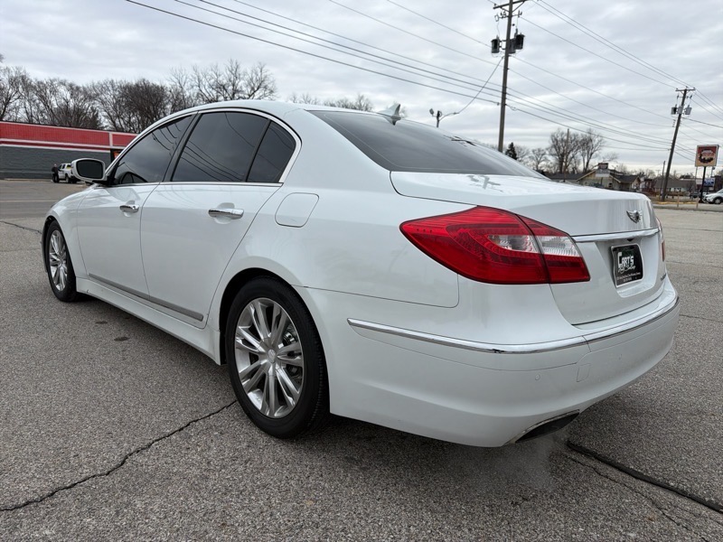 Hyundai Genesis 5.0L R-Spec 2012