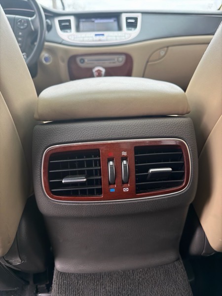 Hyundai Genesis 5.0L R-Spec 2012