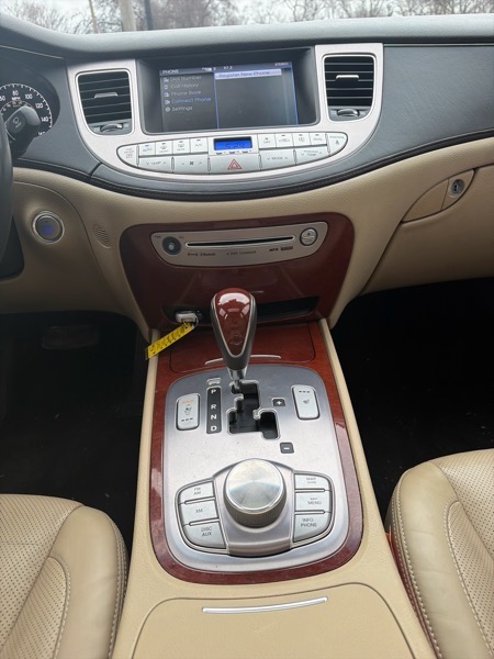 Hyundai Genesis 5.0L R-Spec 2012