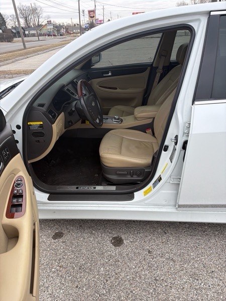 Hyundai Genesis 5.0L R-Spec 2012