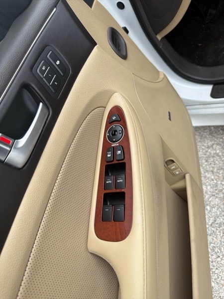 Hyundai Genesis 5.0L R-Spec 2012