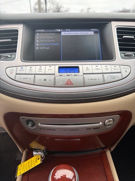 Hyundai Genesis 5.0L R-Spec 2012