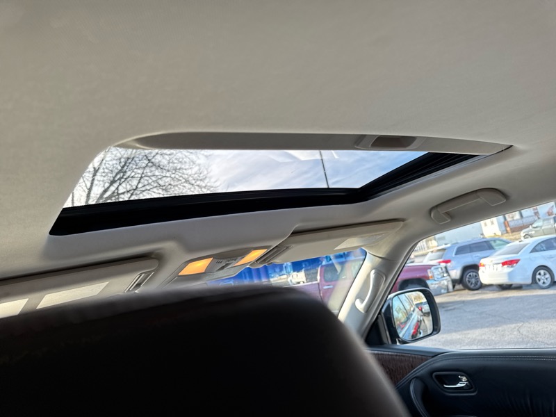 Nissan Armada Platinum AWD 2017