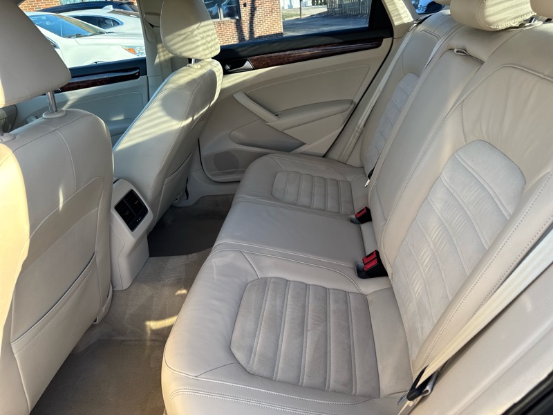 Volkswagen Passat 2.0L TDI SEL Premium 2013