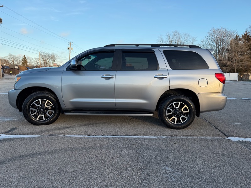 Toyota Sequoia Plantium 4WD FFV 2010