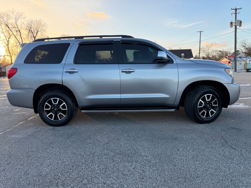 Toyota Sequoia Plantium 4WD FFV 2010