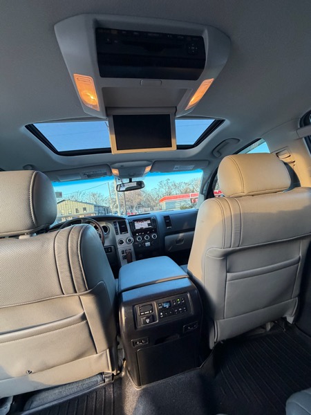 Toyota Sequoia Plantium 4WD FFV 2010