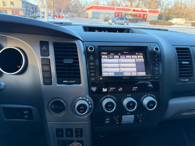 Toyota Sequoia Plantium 4WD FFV 2010