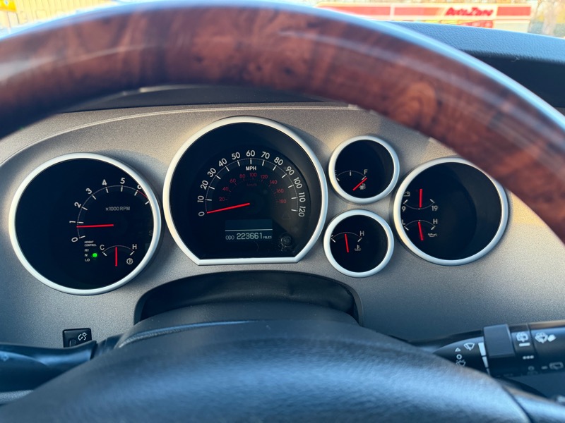 Toyota Sequoia Plantium 4WD FFV 2010