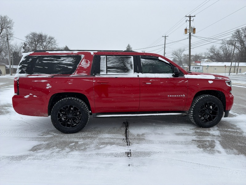 Chevrolet Suburban LT 1500 4WD 2015