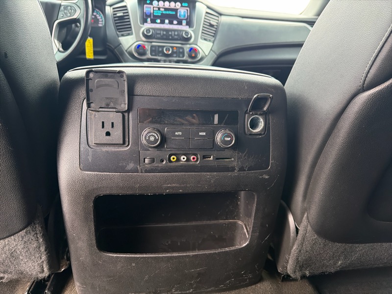 Chevrolet Suburban LT 1500 4WD 2015