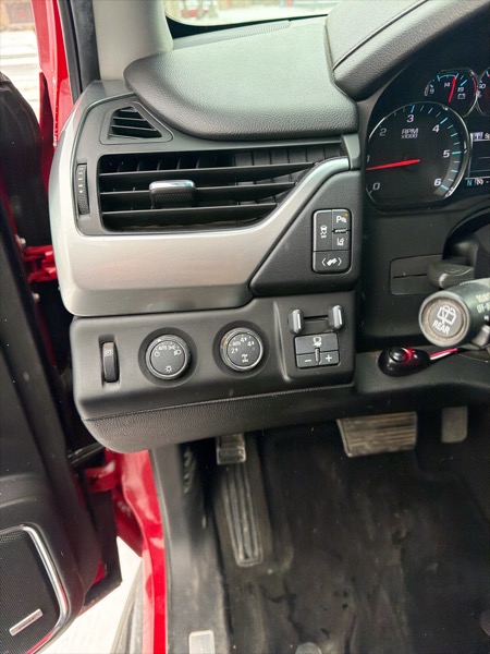 Chevrolet Suburban LT 1500 4WD 2015