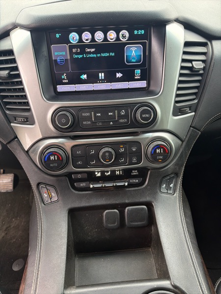 Chevrolet Suburban LT 1500 4WD 2015