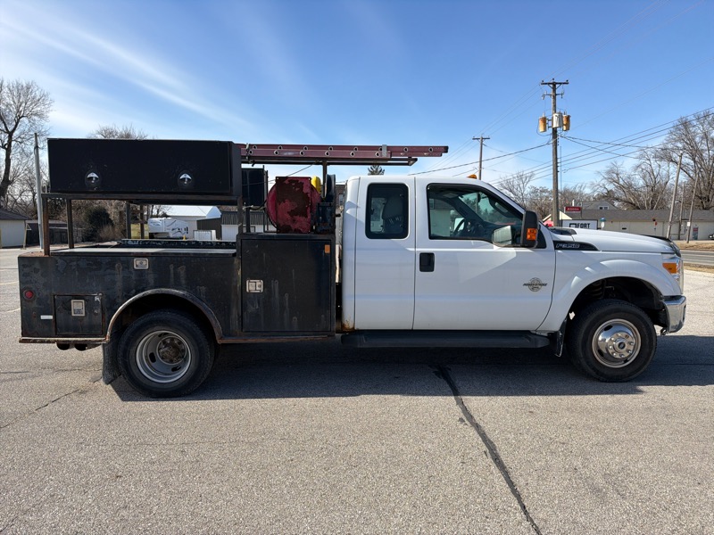 Ford F-350 SD Lariat SuperCab Long Bed DRW 4WD 2013