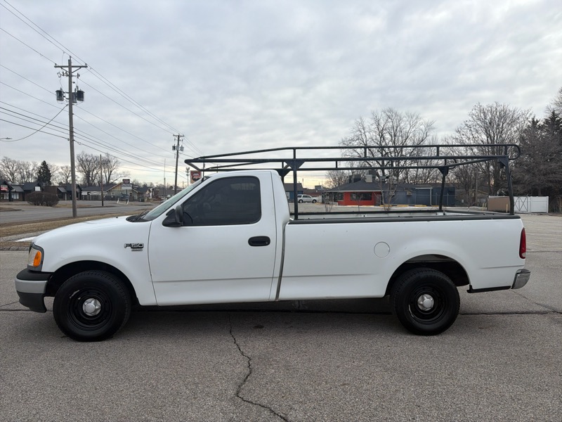 Ford F-150 2WD Reg Cab 122.5" XL 2000