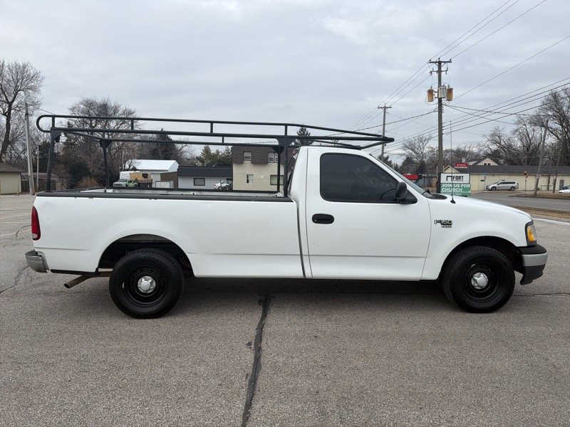 Ford F-150 2WD Reg Cab 122.5" XL 2000