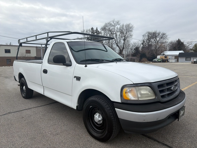 Ford F-150 2WD Reg Cab 122.5" XL 2000