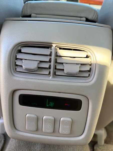 Cadillac DeVille Sedan 2002