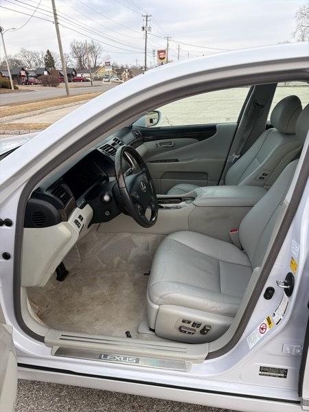 Lexus LS 460 Luxury Sedan 2008