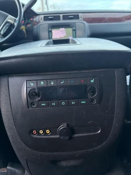 GMC Yukon XL SLT-1 1/2 Ton 4WD 2010