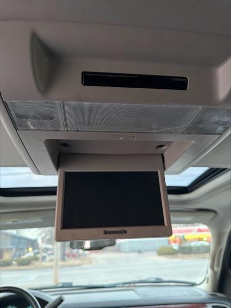 GMC Yukon XL SLT-1 1/2 Ton 4WD 2010