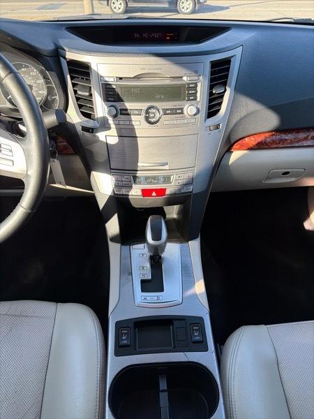 Subaru Legacy 2.5i Limited 2011