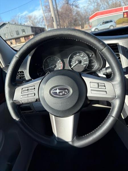 Subaru Legacy 2.5i Limited 2011