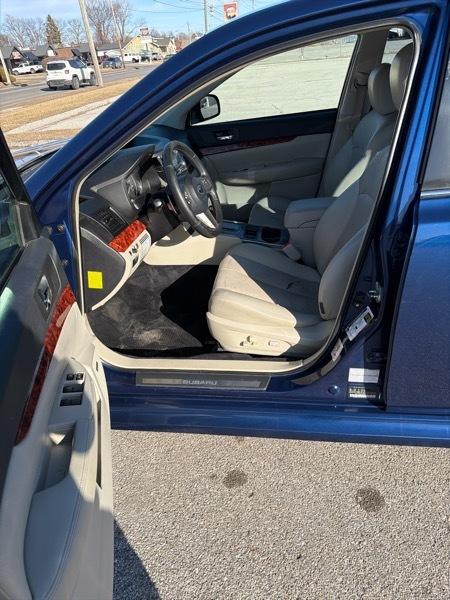 Subaru Legacy 2.5i Limited 2011